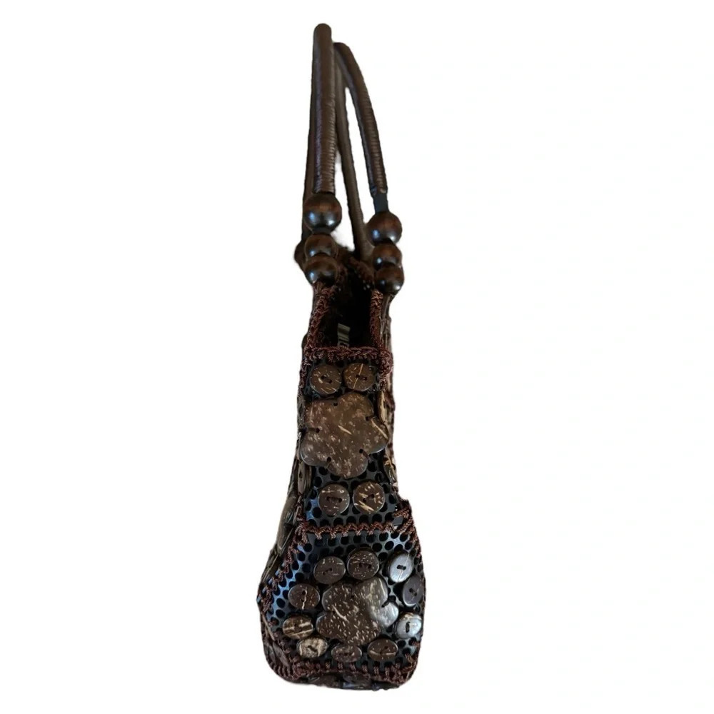 Artisan-Crafted Coconut Shell Handbag - Picture 5 of 8